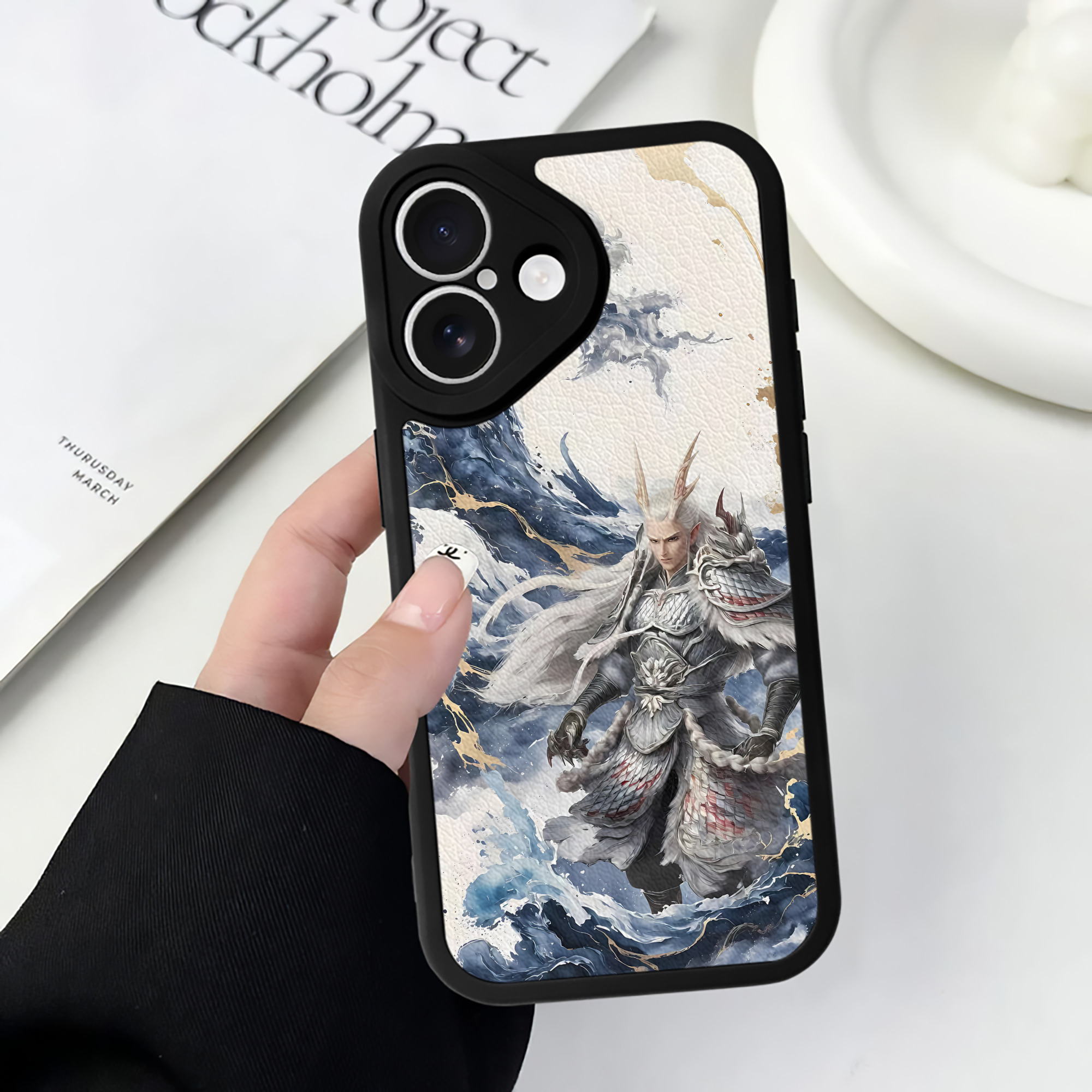 （画像用） Ne Zha 2 ナタ 魔童の大暴れ 【iPhone 16シリーズ対応】シリコンスマホケース（レザー調） 材質：シリコン